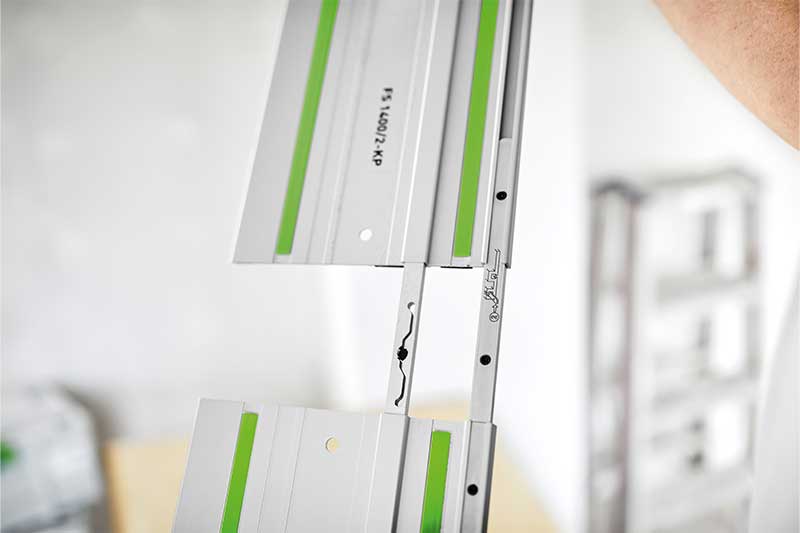 Führungsschienen werden verbunden