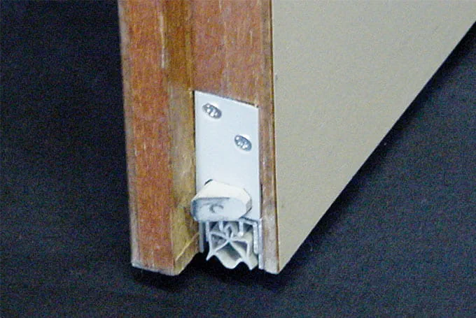 Automatische Türabdichtung einfräsen