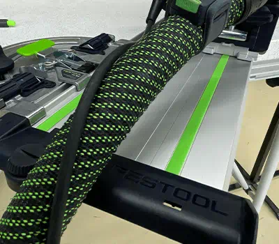 Tauchsäge mit Führungsschiene