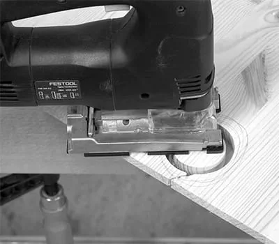 Rest mit einer Stichsäge grob ausschneiden