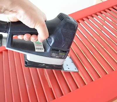 Schleifstreifen auf den vorderen Bereich des Lamellenschuhs legen