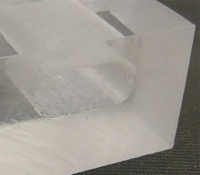 klare Schnittkante bei Plexiglas