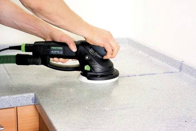 Mineralwerkstoffplatte schleifen