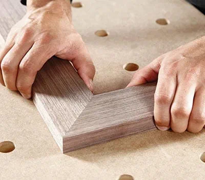 Anschließend die Rahmenfriese zusammensetzen