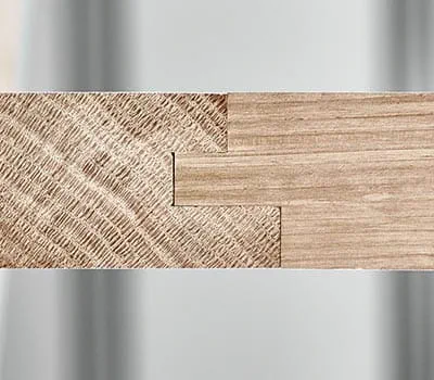 Die Dübel passend von der Stangenware zuschneiden