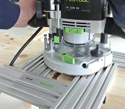 Tiefe der Fräse einstellen