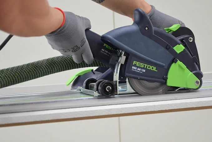 große Fliesen schneiden