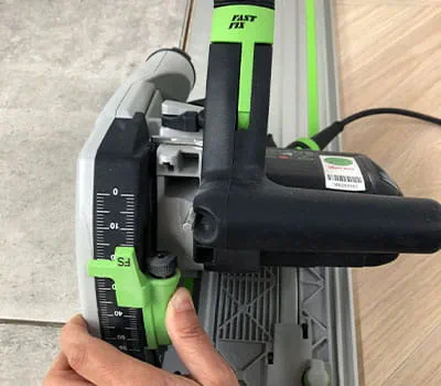 Einschnitttiefe einstellen 