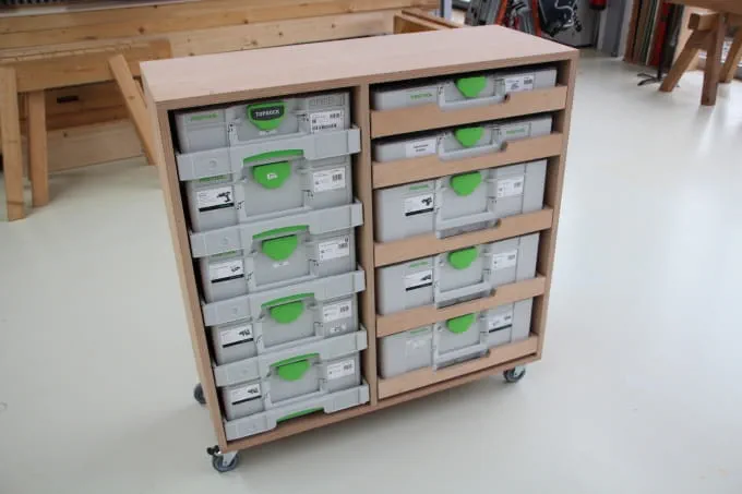 Systainerschrank aus Holz