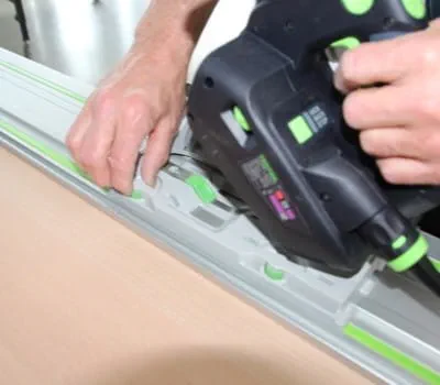 Splitterschutz einschneiden