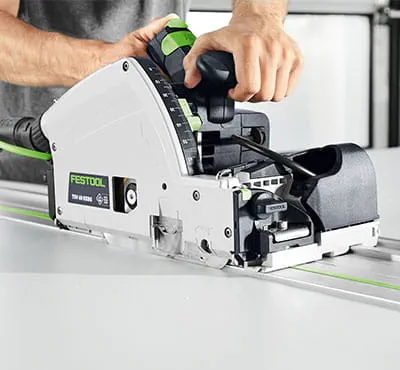 Die neue Vorritzer-Tauchsäge TSV 60 K von Festool im Einsatz