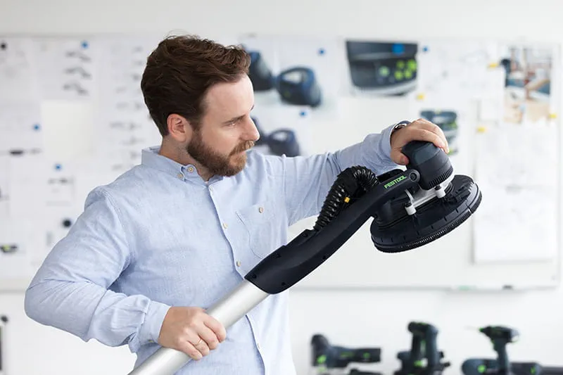 Timo Kuhls- Produktdesigner bei Festool mit der Planex Easy.