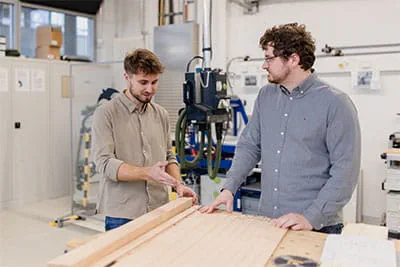 Entwicklungsingenieur Marco Haible und dem Produktmanager Jonas Wurster von Festool