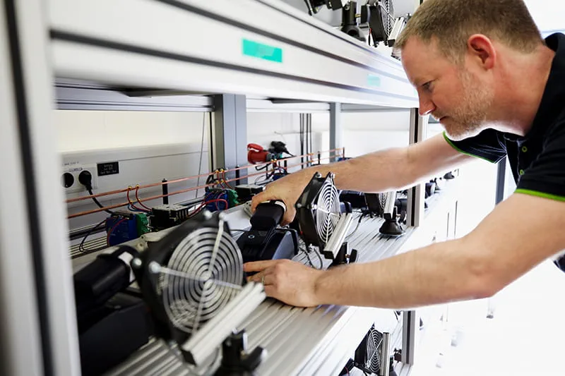 Die Festool Akkuschleifer im Testlabor