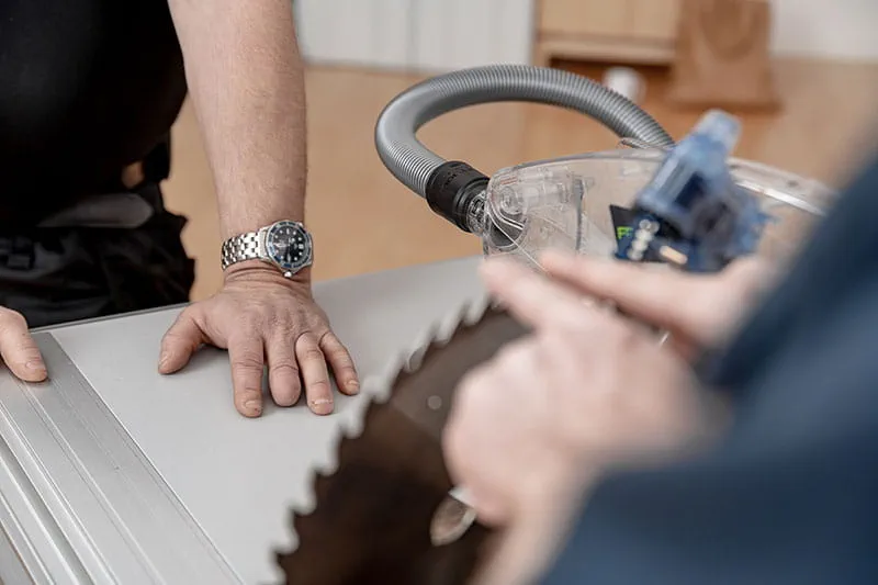 Die Festool Tischkreissäge TKS 80 mit der SawStop Technologie