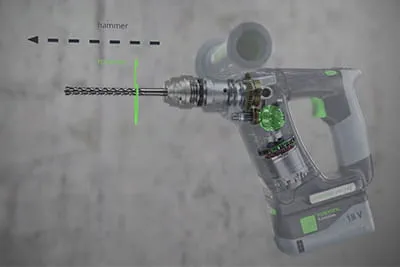 Ein Bohrhammer arbeitet mit niedriger Schlagzahl, dafür aber mit einer wesentlich höheren Schlagenergie als ein Schlagbohrschrauber.
