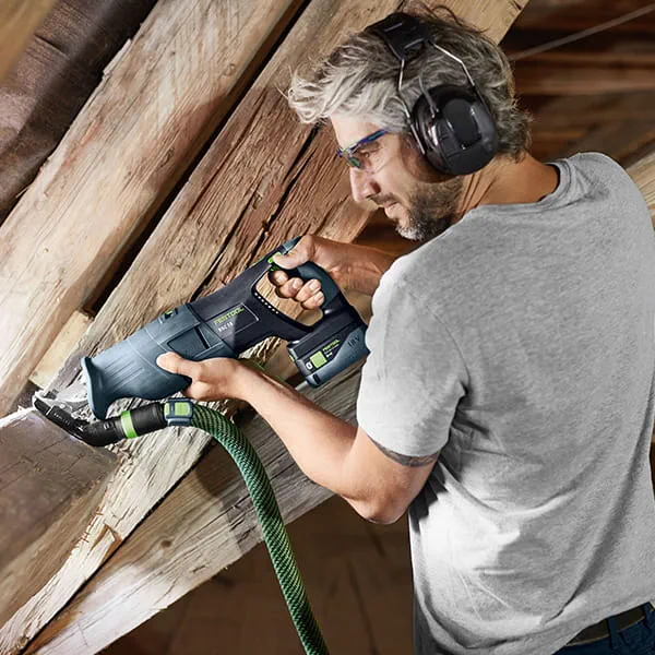 Die neue Akku-Säbelsäge RSC 18 von Festool im Einsatz