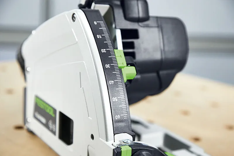 Doppelzeiger und Feineinstellung garantieren exaktes Einstellen der Schnitttiefe