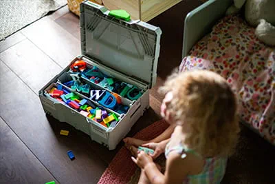 Richard verwendet Systainer zur Aufbewahrung der Spielsachen seiner Tochter