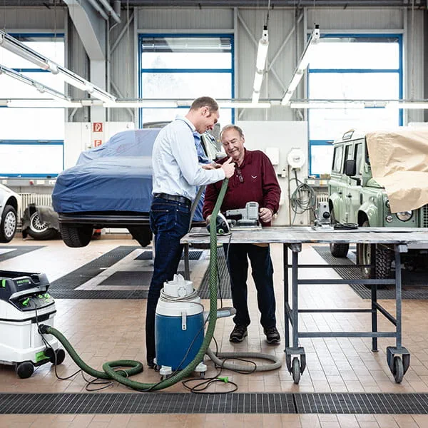 Schleifarbeiten in der Festool Werkstatt