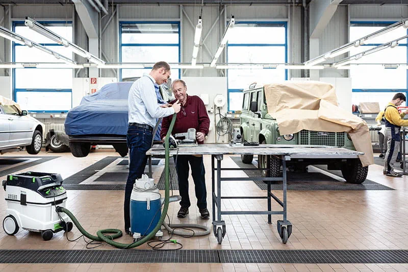 Schleifarbeiten in der Festool Werkstatt