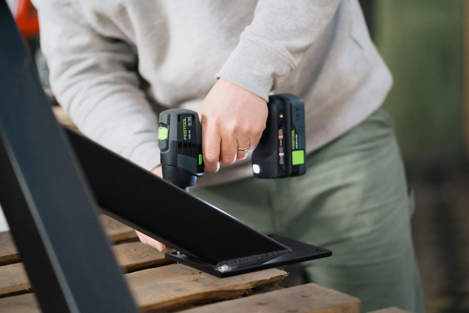 Schrauben mit dem Akkuschrauber von Festool