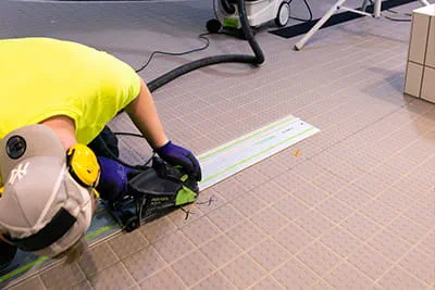 Staubfrei arbeiten am Schwimmbad Dank Absaugmobil mit Vorabscheider