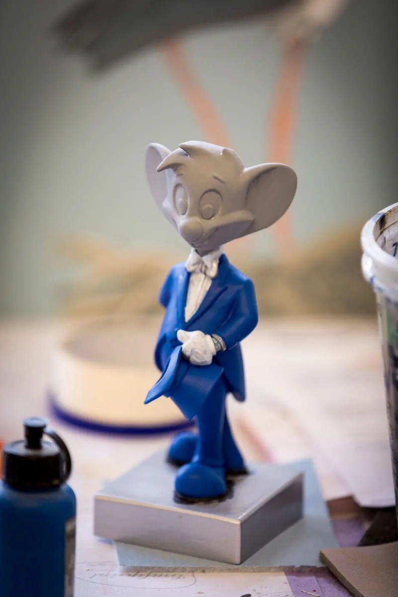 Eine handbemalte Europa-Park Maskottchen Statue. 