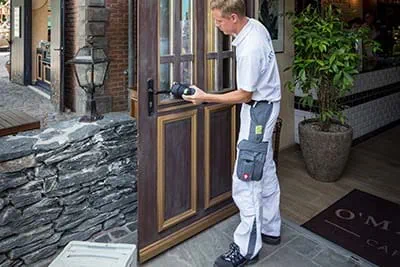 Schleifarbeiten mit dem Akkuschleifer