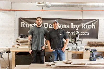 Die beiden Gründer von Rustic Designs by Rich
