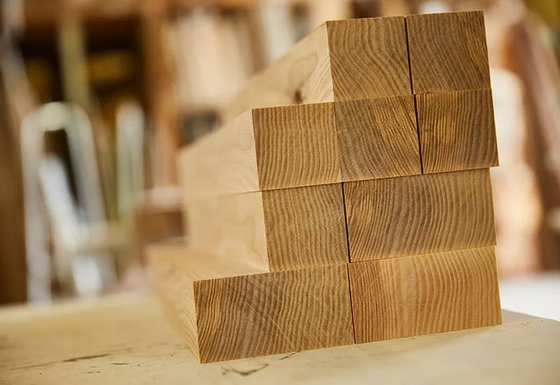 Das verwendete Eschenholz für den JFK Schaukelstuhl.