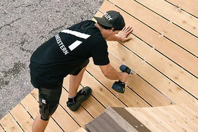 Mobile akkubetriebene Werkzeuge helfen den Mitarbeitern der Firma Schneestern enorm. 