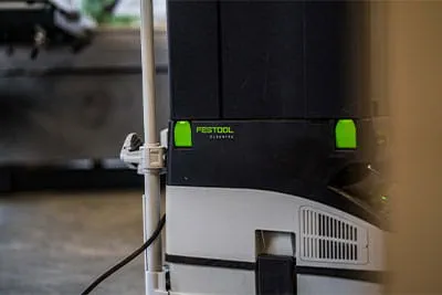 Besonders stolz ist er auf die Absaugmobile. 