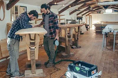 Überprüfung der Qualität des Holzes