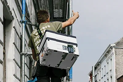 Wer in der Innenstadt von Gent den schnellsten Weg zu Baustelle nehmen will, ist mit dem betriebseigenen Lastenfahrrad bestens unterwegs.