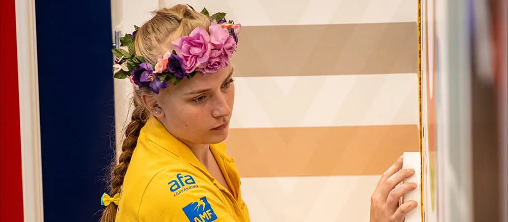 Malerin Wilma Engelbrektsson bei der Arbeit