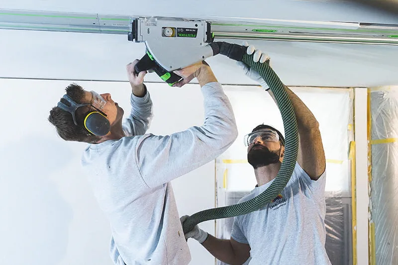 Nutzung der TSC 55 K von Festool mit der Führungsschiene FS 2.0 bei Arbeiten an der Decke-